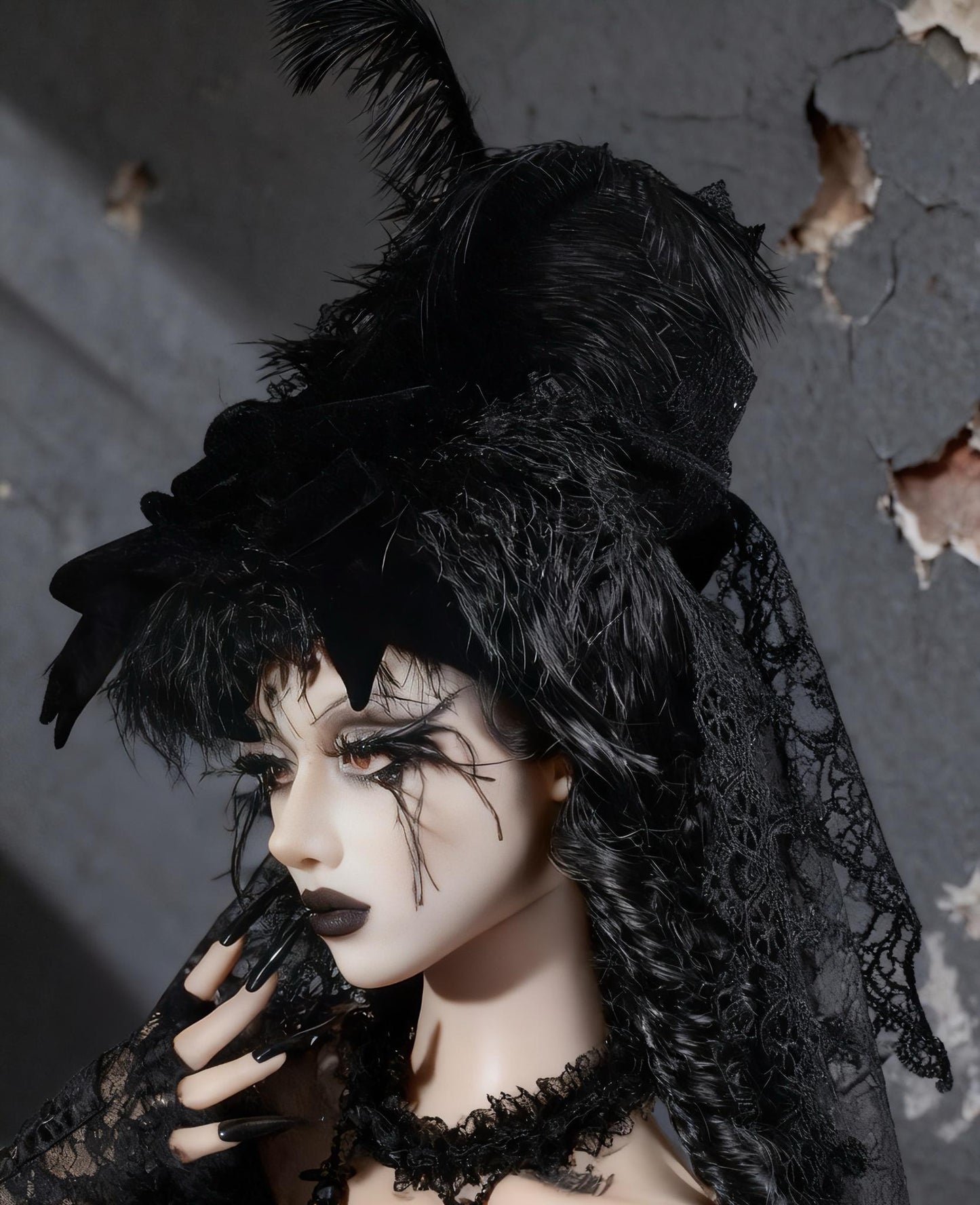 Gothic Feather Hat with Tulle Train– Black Witch Headpiece, Halloween Cosplay Veiled Hat, Victorian Gothic Costume Accessory