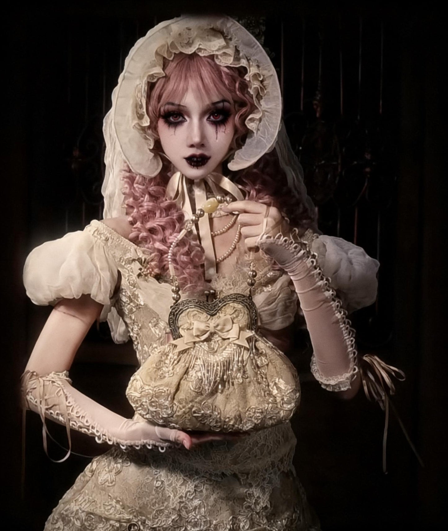 Medieal Victorian Lolita Heart Vintage Purse – Gothic Embroidered Satin Handbag with Pearls & Antique Metal Frame, Black Wedding Gift