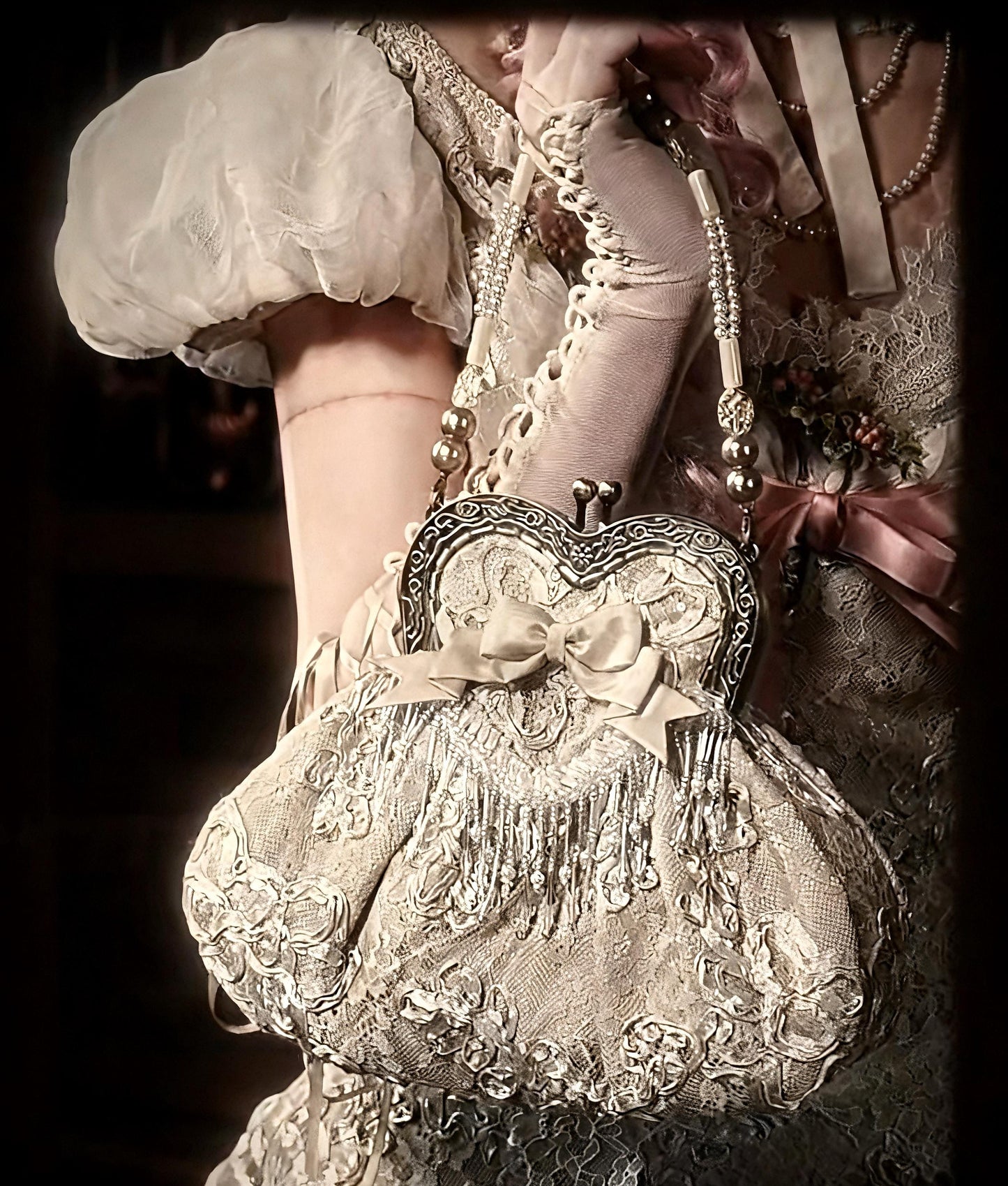 Medieal Victorian Lolita Heart Vintage Purse – Gothic Embroidered Satin Handbag with Pearls & Antique Metal Frame, Black Wedding Gift