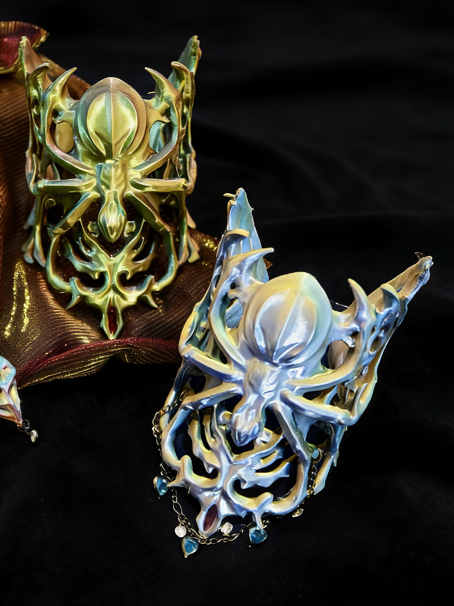 3D Printed Spider Hand Cuff Bracelet, Gothic Fantasy Hand Armor Jewelry, Avant Garde Dark Aesthetic Accessory, Gift for Goth