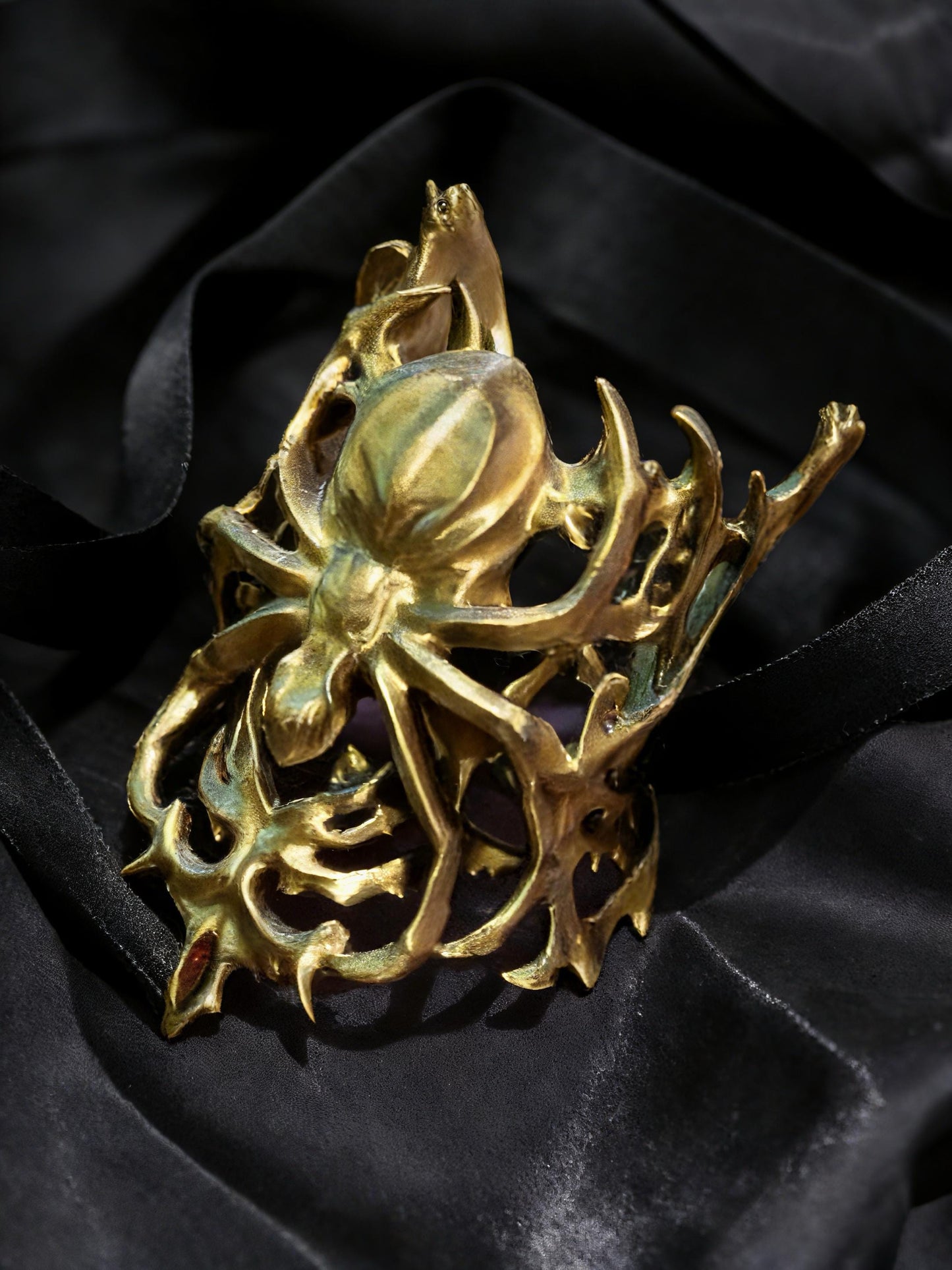 3D Printed Spider Hand Cuff Bracelet, Gothic Fantasy Hand Armor Jewelry, Avant Garde Dark Aesthetic Accessory, Gift for Goth